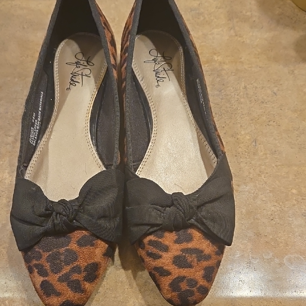 Life Stride Brown and Black Flats with Bow